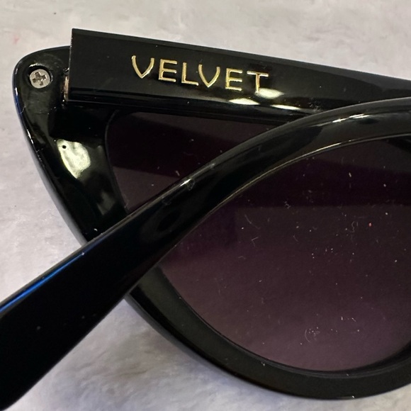 Velvet Lily Sunglasses Black Cat Eye Gold Accent Trim Gray Purple Lenses UV pro main image 9